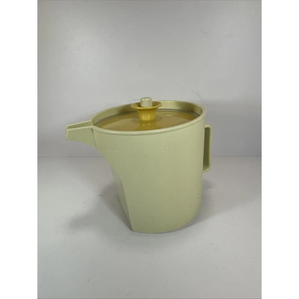 Vintage 70's Tupperware Creamer Push n Seal Top Tan NOS Harvest Gold 1414-2